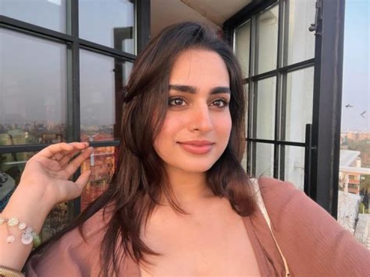 Ayesha Khan Wiki, Age, Boyfriend, Net Worth, Height & More