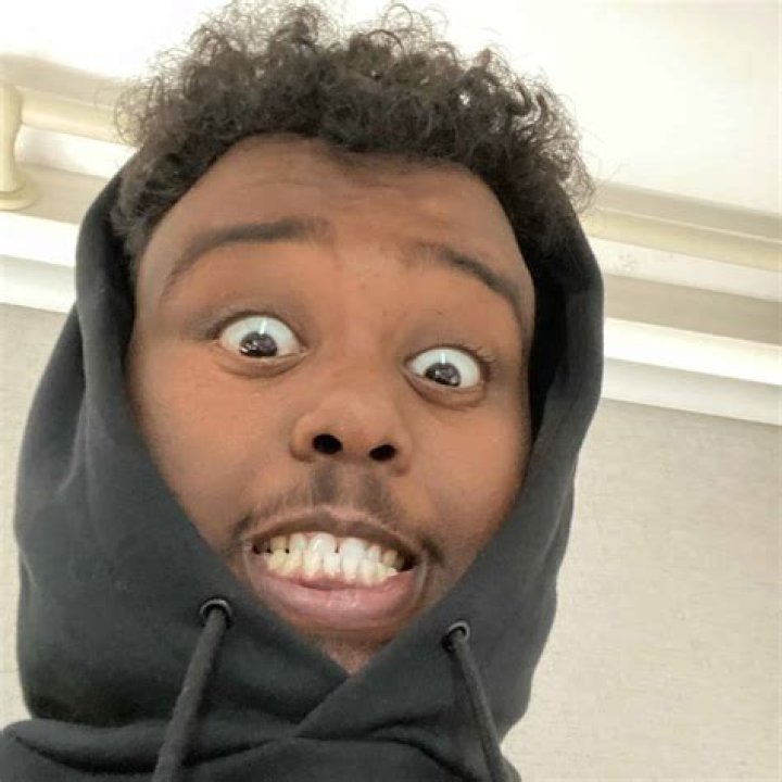 Doni Bobes Net Worth & Earnings (2024)