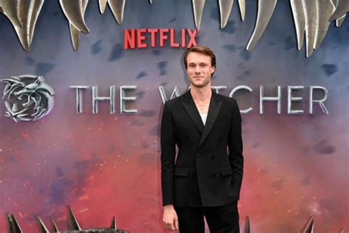 Hugh Skinner Net Worth