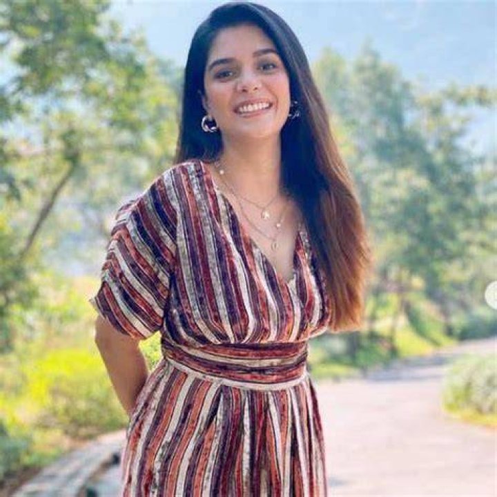  Pooja Gaur Bra Size, Age, Weight, Height, Measurements