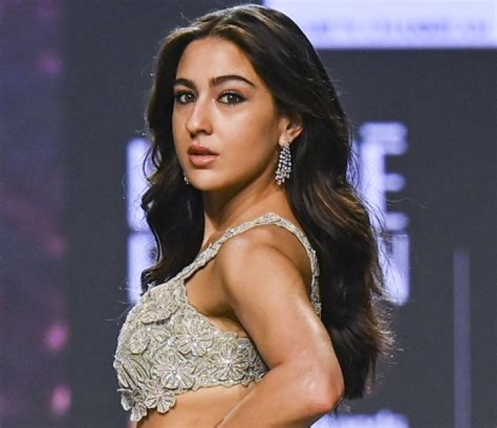 Sara Ali Khan in Green Workout Gear Says “Hold Your Core Tight”