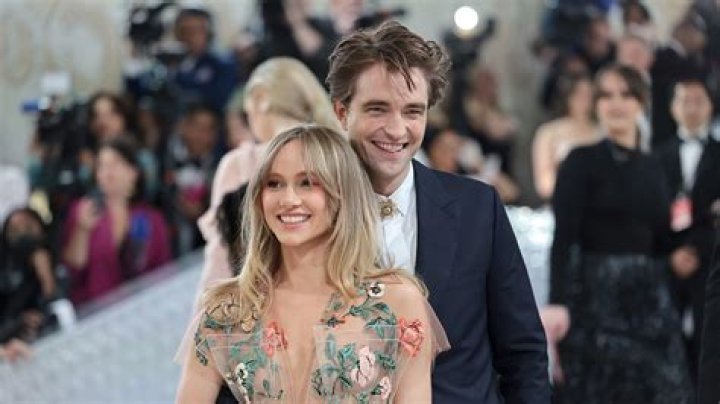 Suki Waterhouse Bra Size, Age, Weight, Height, Measurements